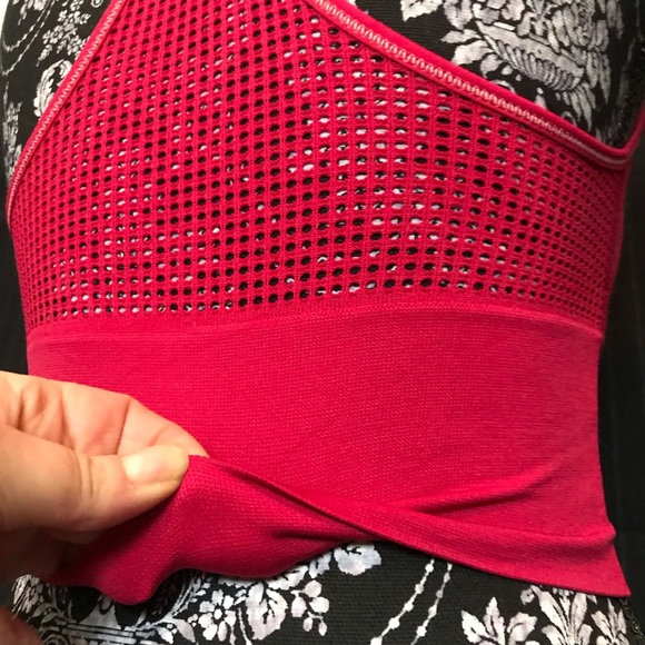 NWOT Marilyn Monroe Sport Bra w/ removable padding Rose Pink Size Medium - Picture 6 of 6